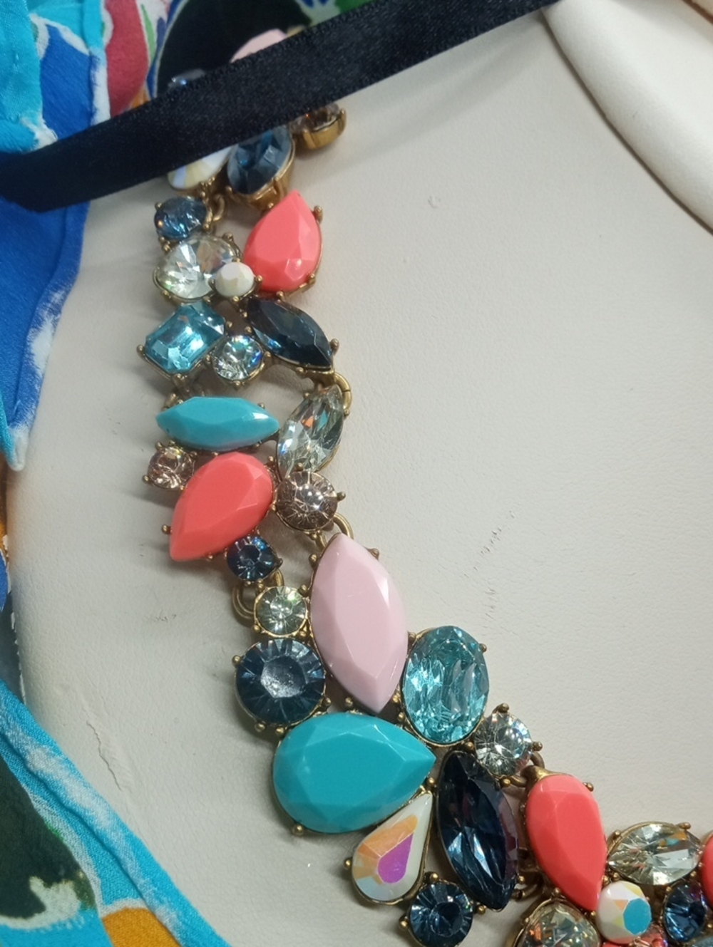 J.CREW FOLIAGE CLUSTER STATEMENT NECKLACE - Picture 5 of 12